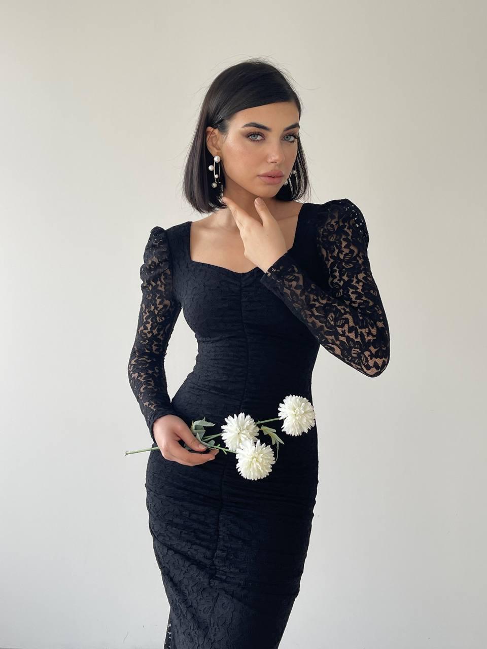 Hadise Uzun  Siyah Dantel Elbise