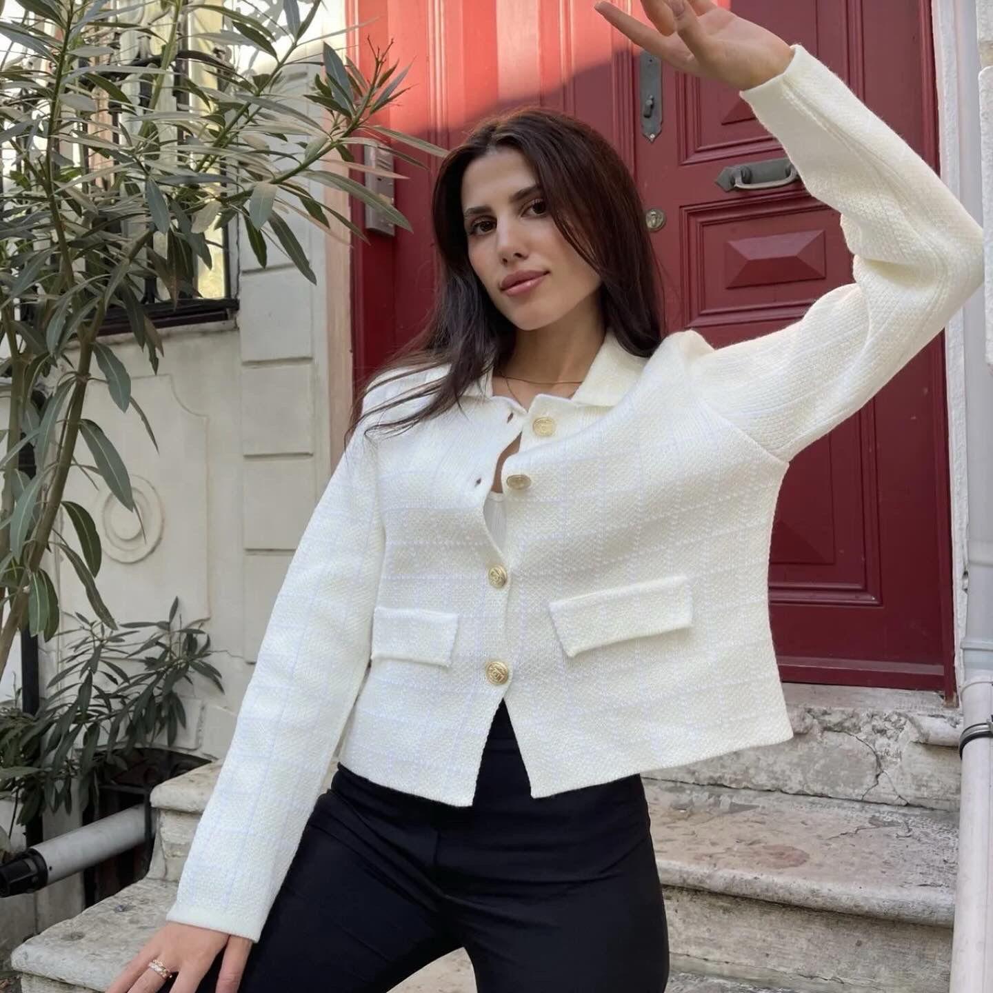 Kadın Altın Düğmeli Cep Detaylı Ekru Blazer Hırka