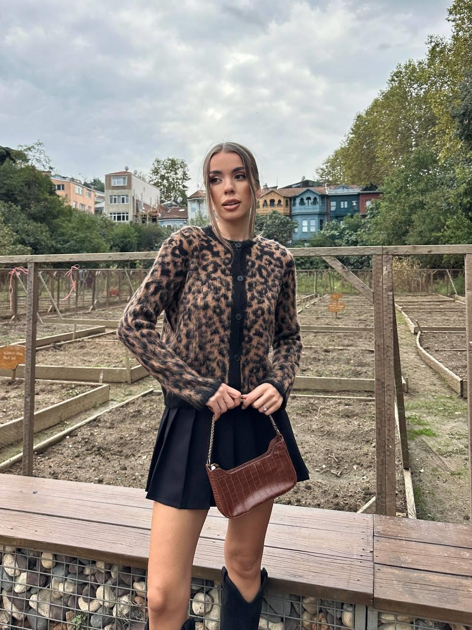 Leopar Desenli Düğmeli Hırka