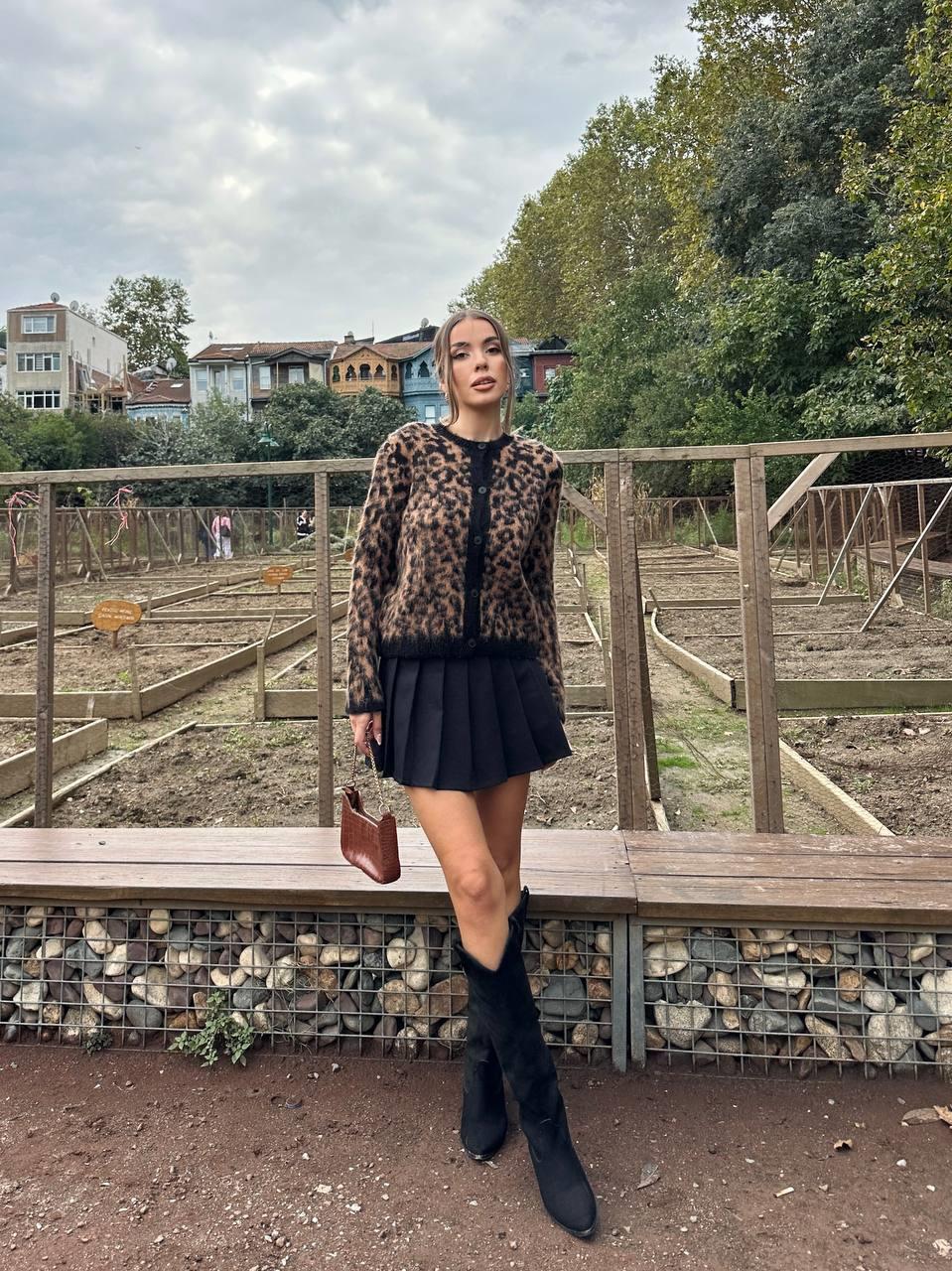 Leopar Desenli Düğmeli Hırka