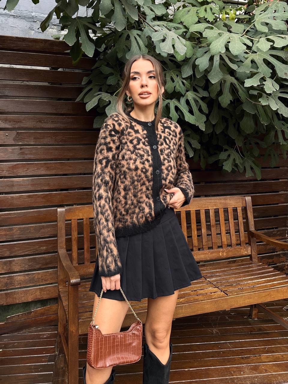 Leopar Desenli Düğmeli Hırka