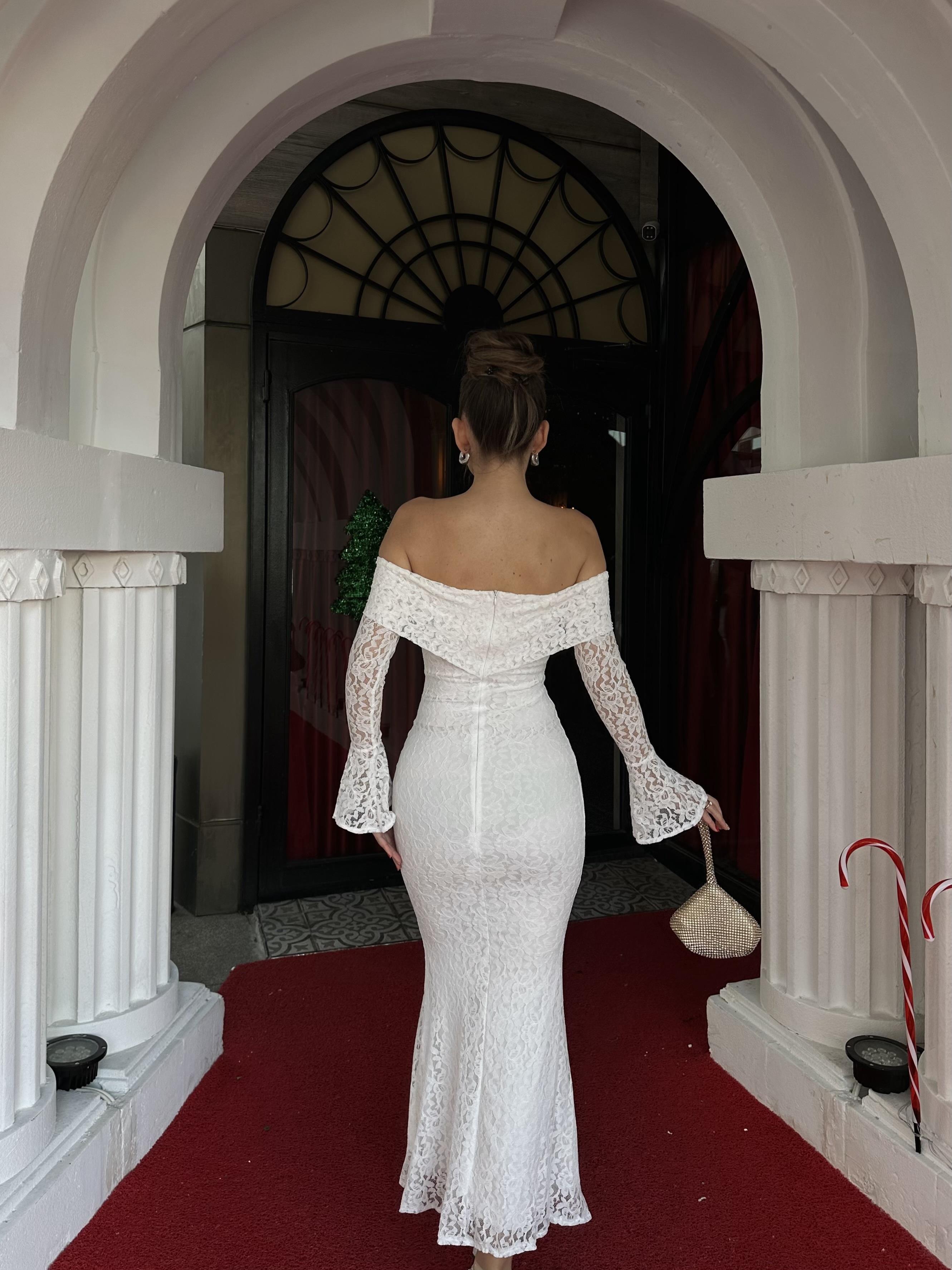 Madonna Yaka Tasarım Dantel Elbise