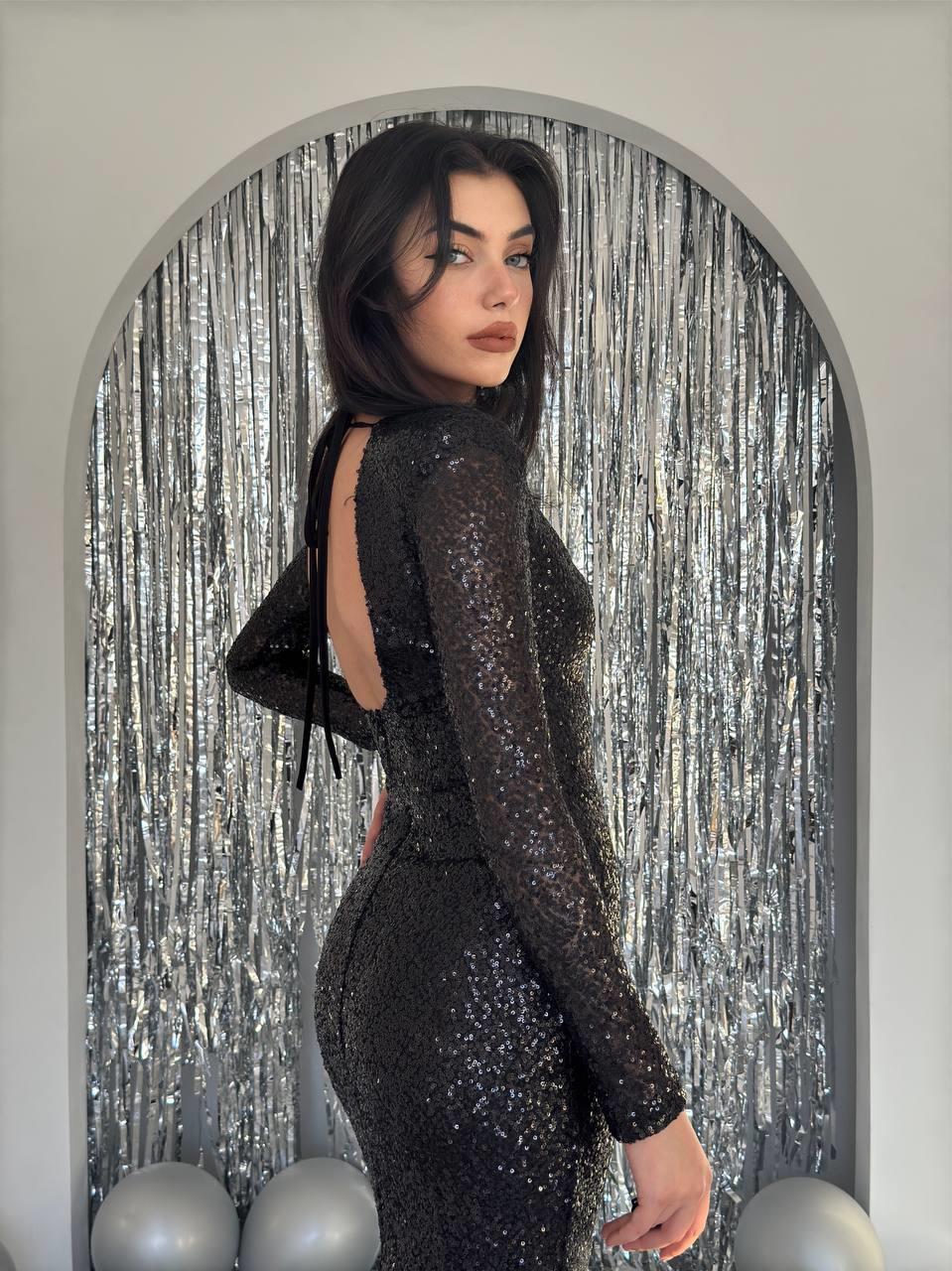 Payet Sırt Dekolteli Uzun Elbise