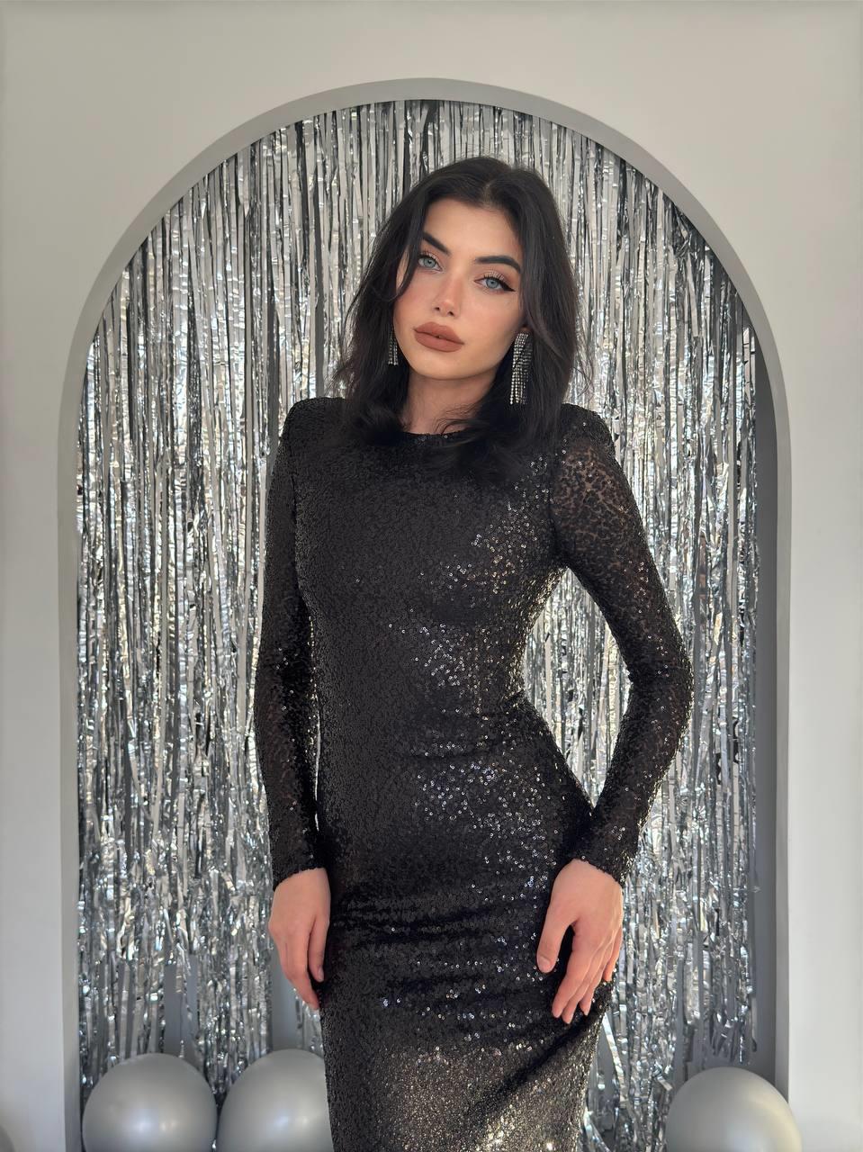 Payet Sırt Dekolteli Uzun Elbise