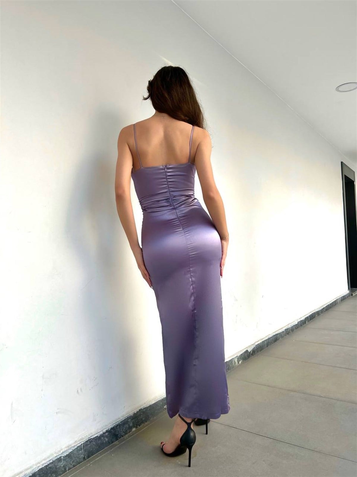 SATEN YIRTMAÇLI ASKILI ELBİSE - Lila