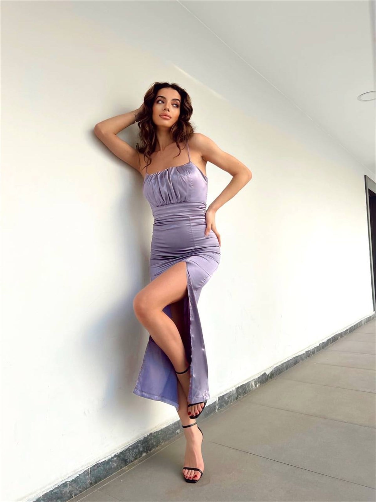 SATEN YIRTMAÇLI ASKILI ELBİSE - Lila