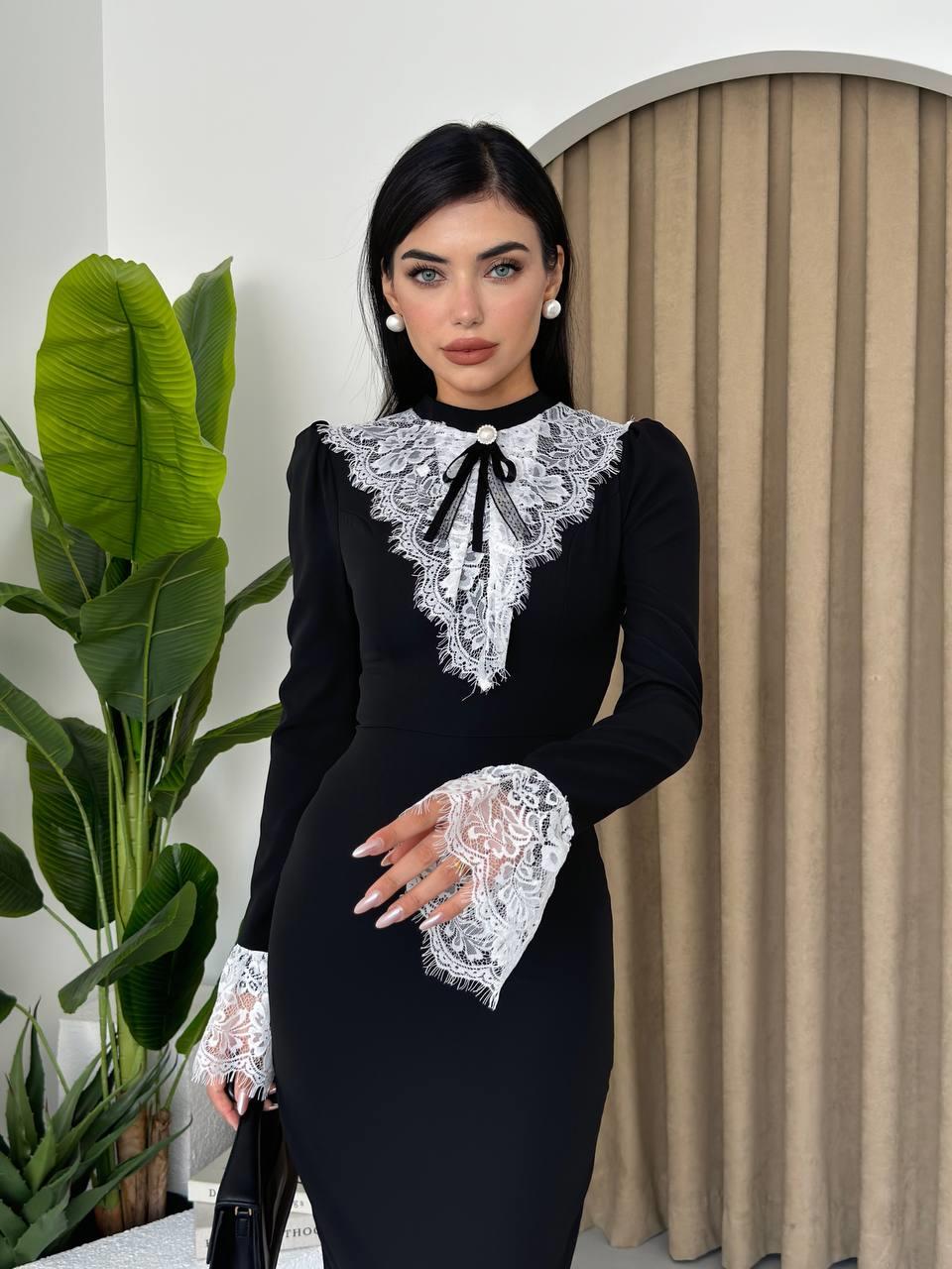 Zendaya Dantel Yaka Uzun Elbise