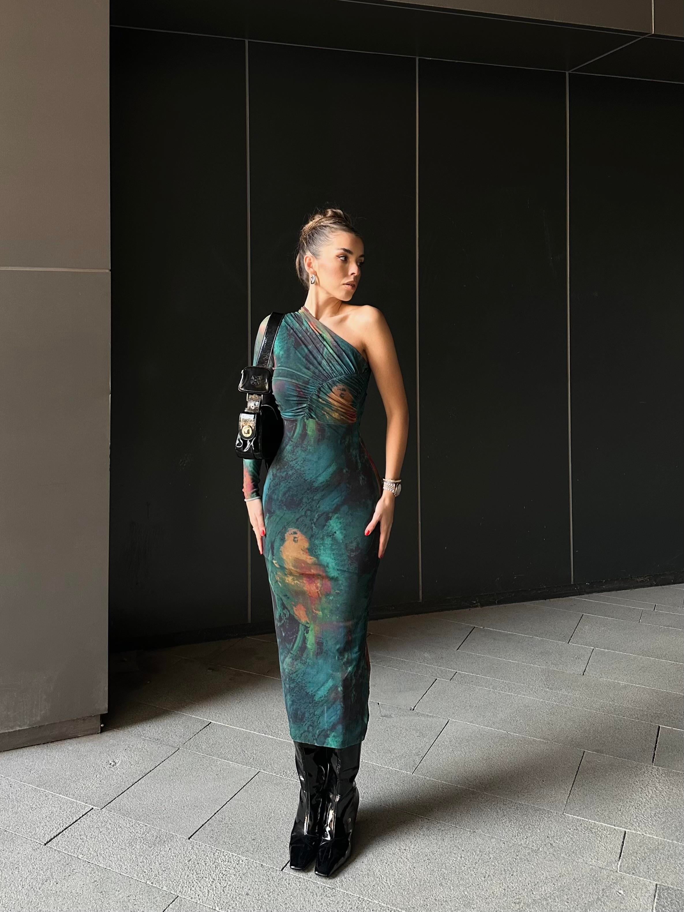 Zümrüt Tek Kol Streç Uzun Elbise