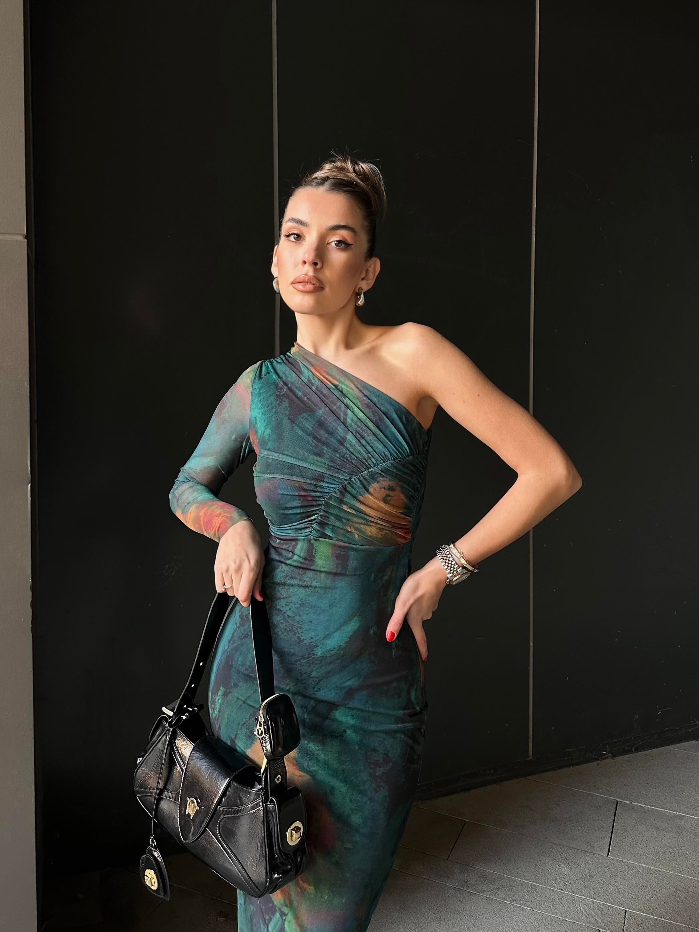 Zümrüt Tek Kol Streç Uzun Elbise