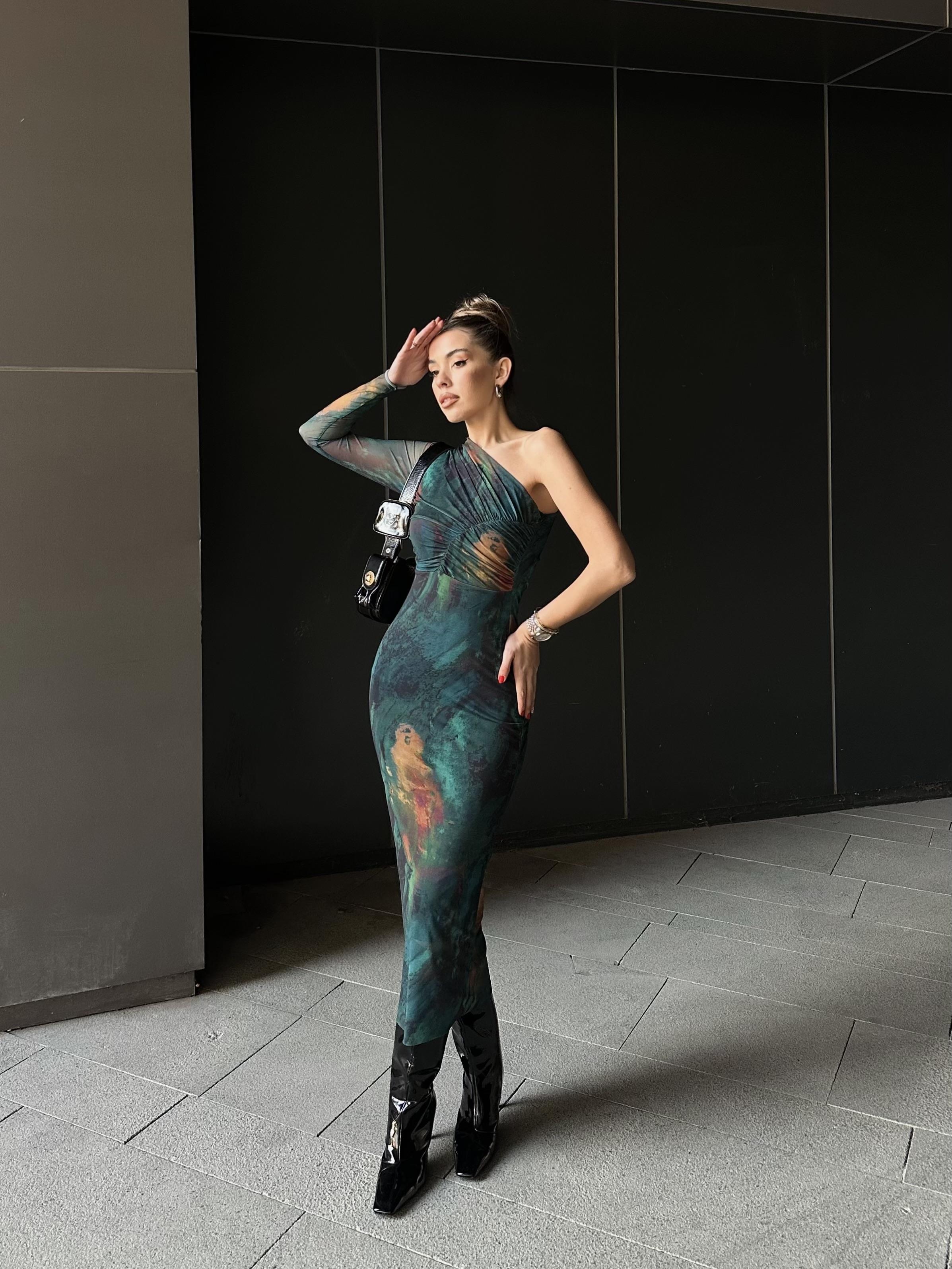 Zümrüt Tek Kol Streç Uzun Elbise