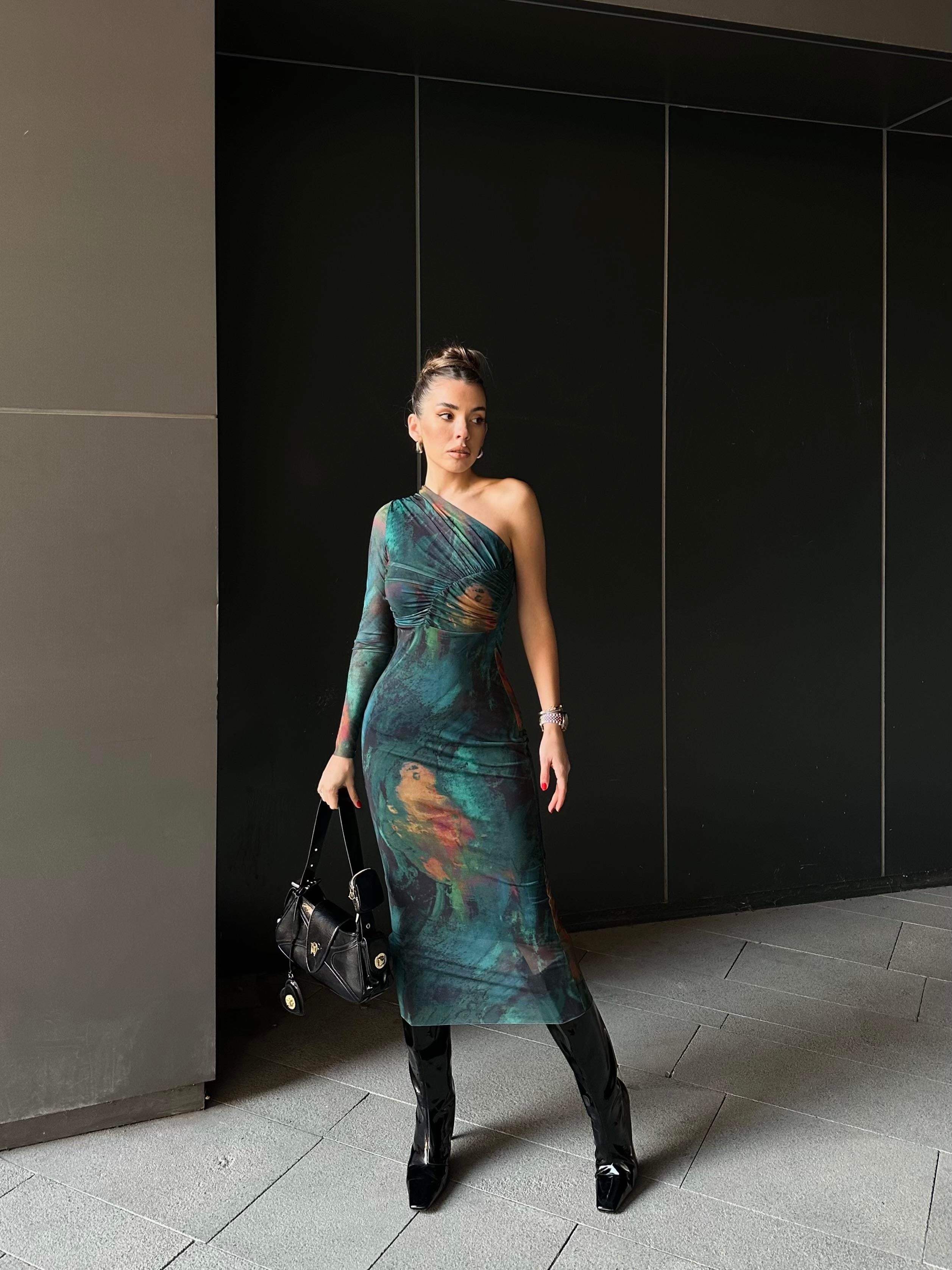 Zümrüt Tek Kol Streç Uzun Elbise