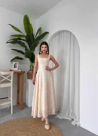 Üç Boyutlu Çiçekli Tasarım Uzun Elbise