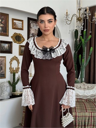 Ruyn Broş Detaylı Elbise