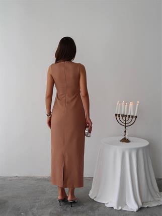 Mona Taş Detay Atlas Kumaş Uzun Elbise