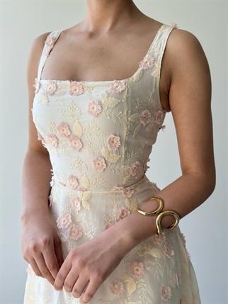 Üç Boyutlu Çiçekli Tasarım Uzun Elbise