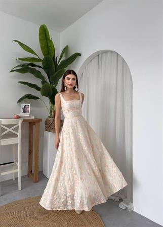 Üç Boyutlu Çiçekli Tasarım Uzun Elbise