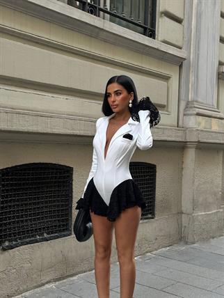 Dantel Detaylı Omuzları Vatkalı Ceket Şort Tulum