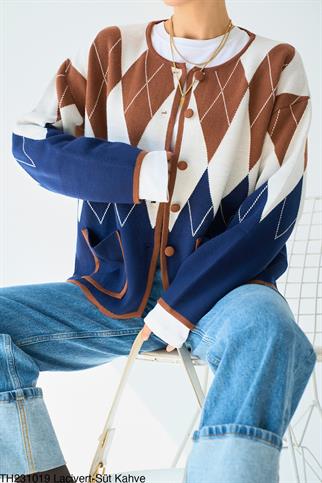 Düğmeli Baklava Desen Cep Detay Hırka