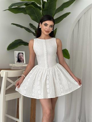 Düğmeli Mini Fisto Nakışlı Elbise