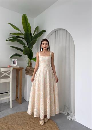 Üç Boyutlu Çiçekli Tasarım Uzun Elbise