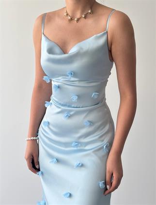 Kadın Tasarım Saten Askılı Çiçek Detay Elbise Sara