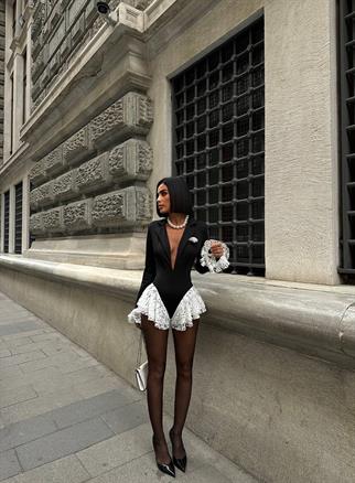 Dantel  Detaylı  Omuzları Vatkalı Ceket Şort Tulum