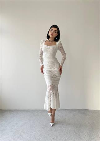 Hadise Uzun  Beyaz Dantel Elbise 