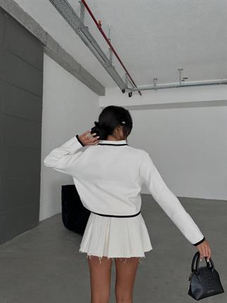 Herly Beyaz Hırka Düğme Detay