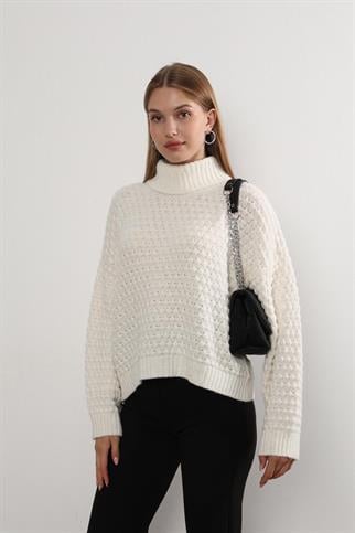 Kadın İşleme Detay Boğazlı Triko Kazak