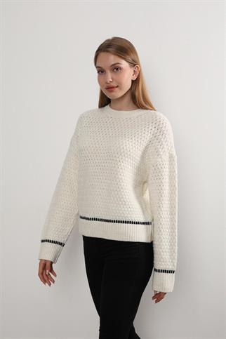 Kadın Siyah Çizgi Detay Bisiklet Yaka Triko Kazak