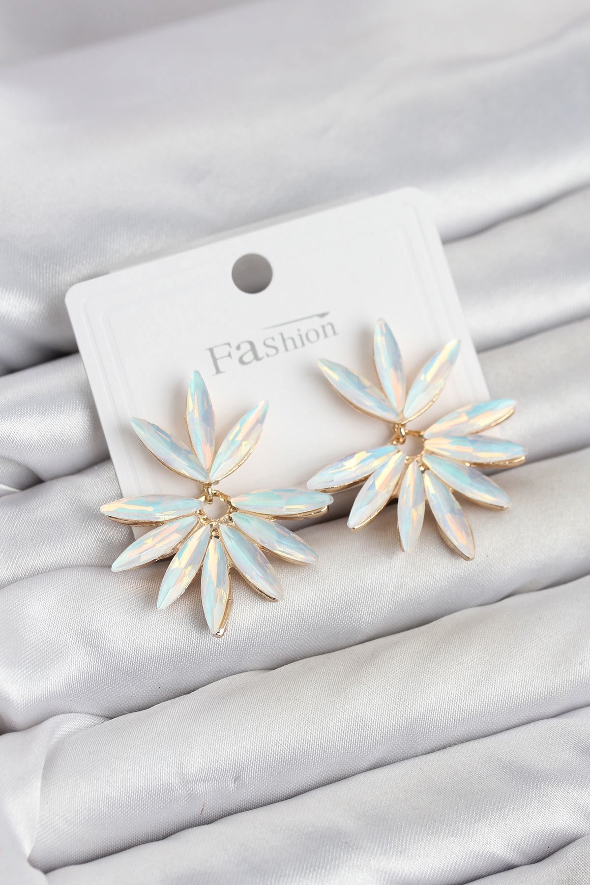 Beyaz Renk Kristal Taşlı Lotus Model Kadın Küpe