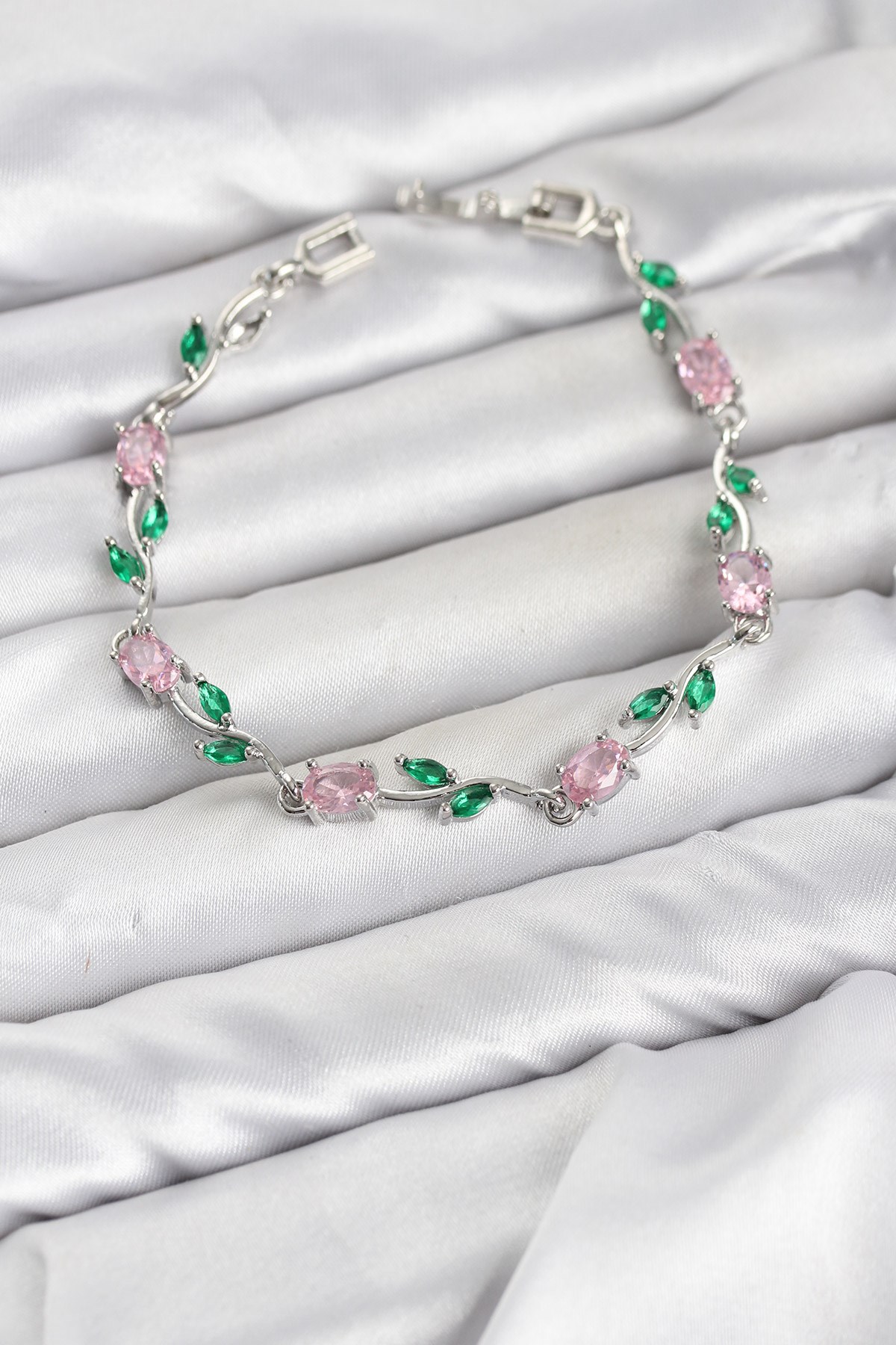 Pirinç Gümüş Renk Pembe Zirkon Taşlı Çiçek Model Kadın Bileklik