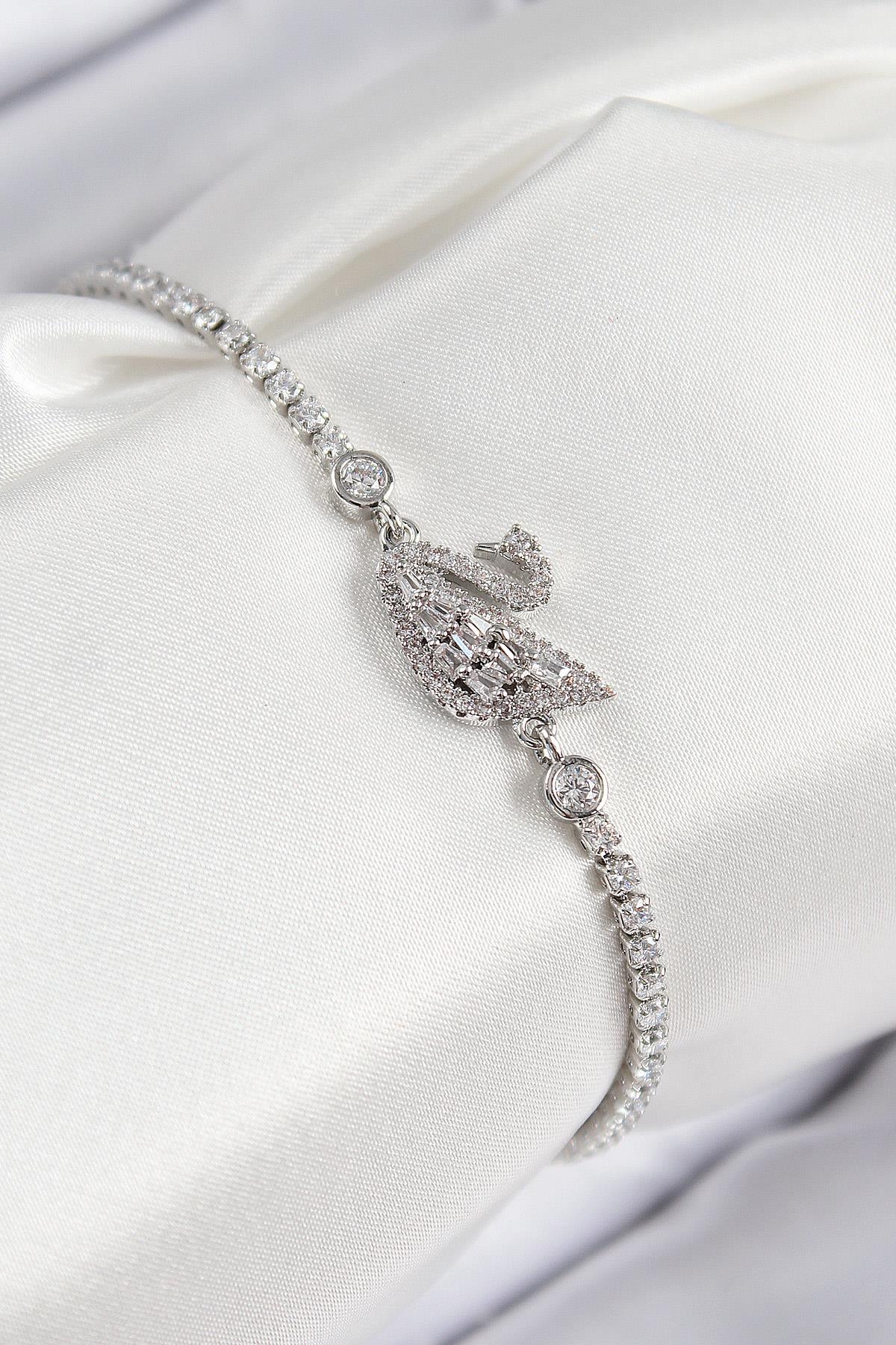 Pirinç Zirkon Taşlı Kuğu Model Gümüş Renk Kadın Bileklik