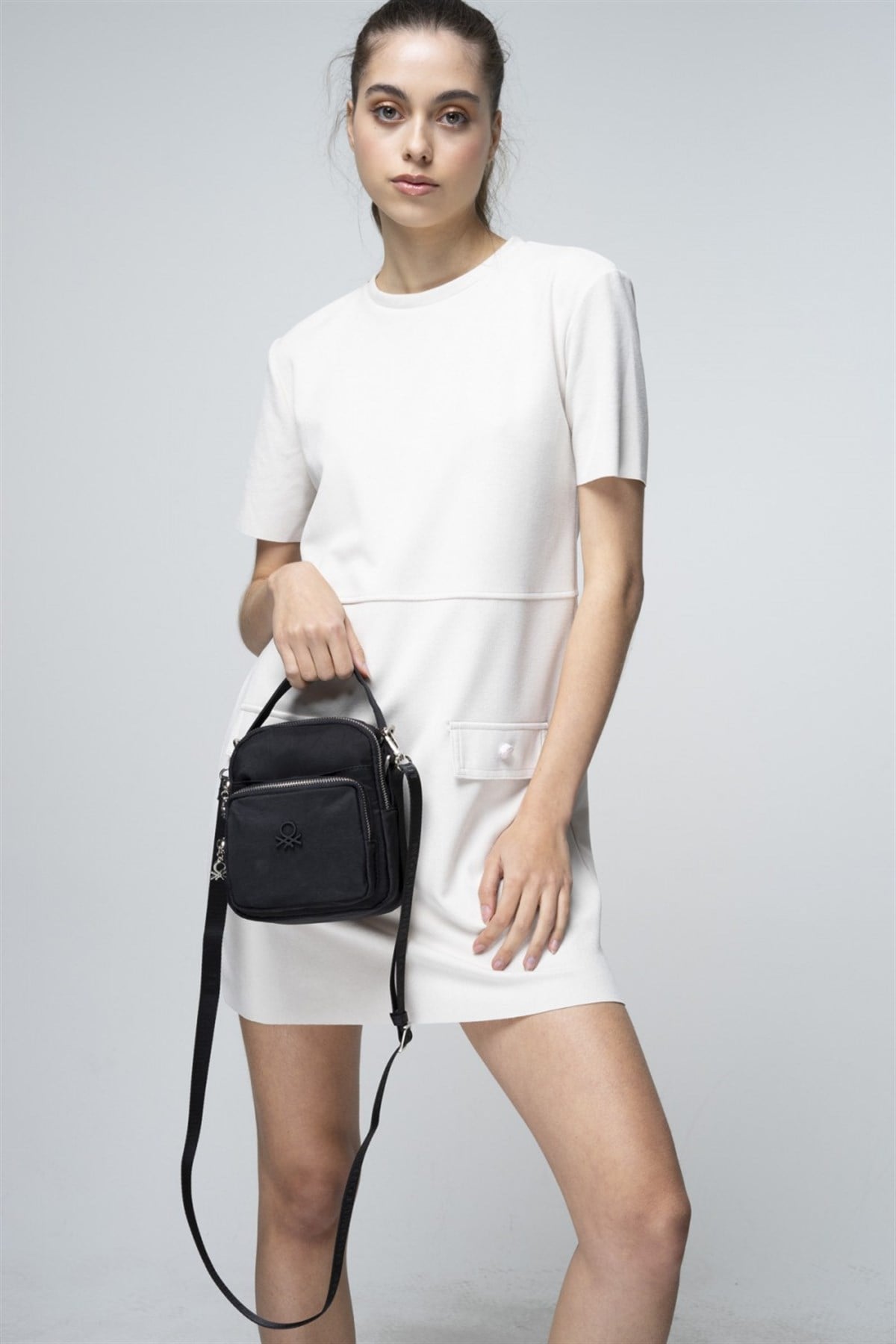 benetton-capraz-canta-bnt-690-siyah-a83-a5.jpg