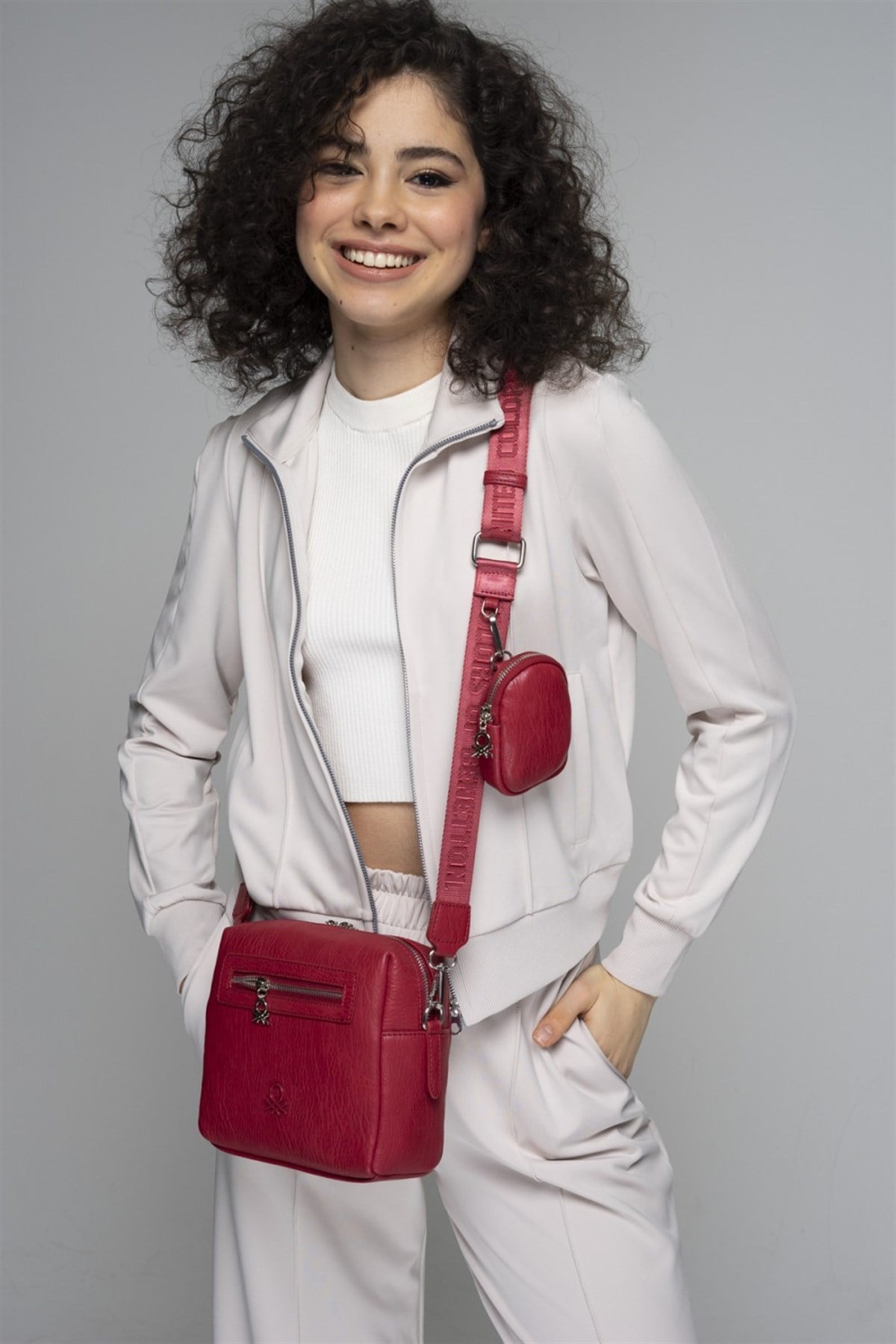 benetton-capraz-canta-bnt-727-kirmizi-8d8c-9.jpg