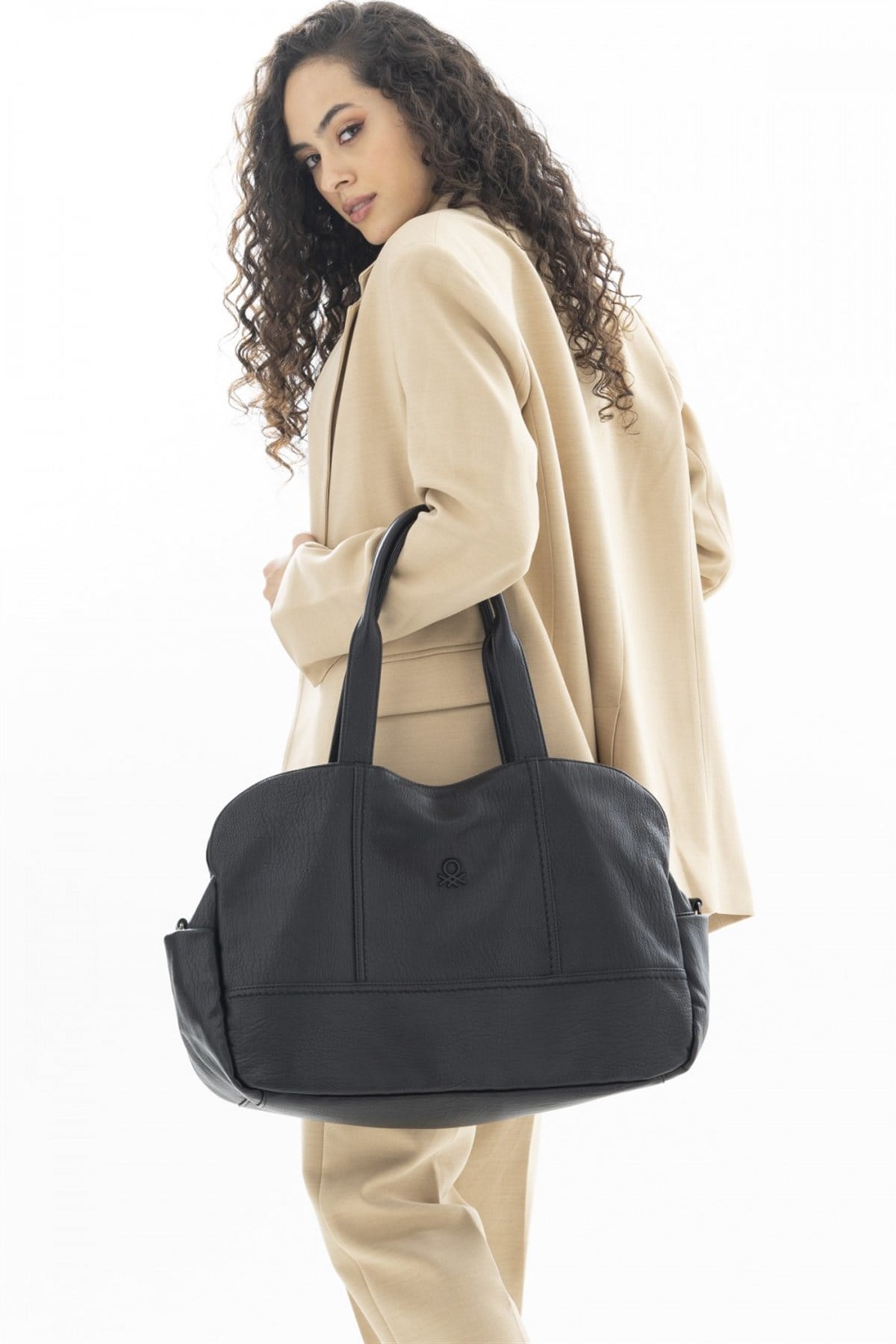 benetton-omuz-cantasi-bnt-521-siyah-5e1b28.jpg