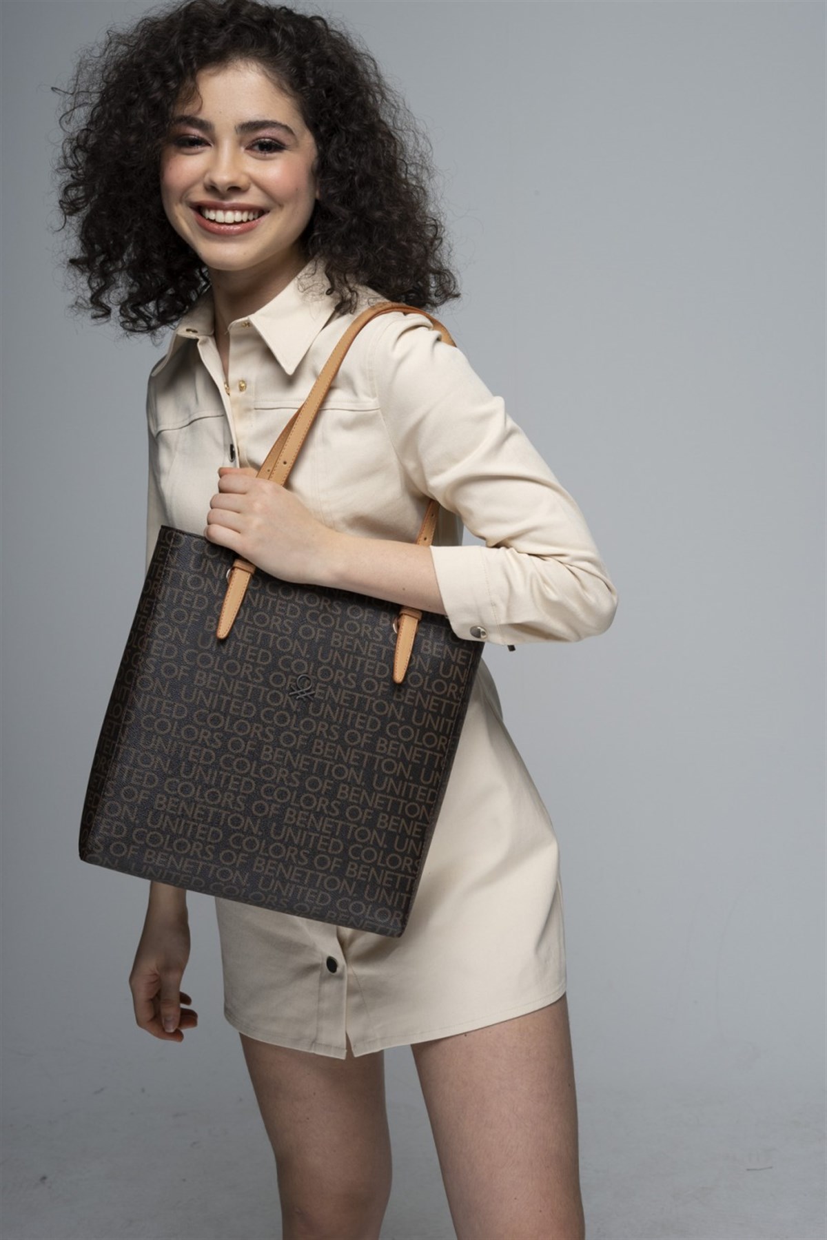 benetton-omuz-cantasi-bnt-781-kahve-ca-4103a0.jpg