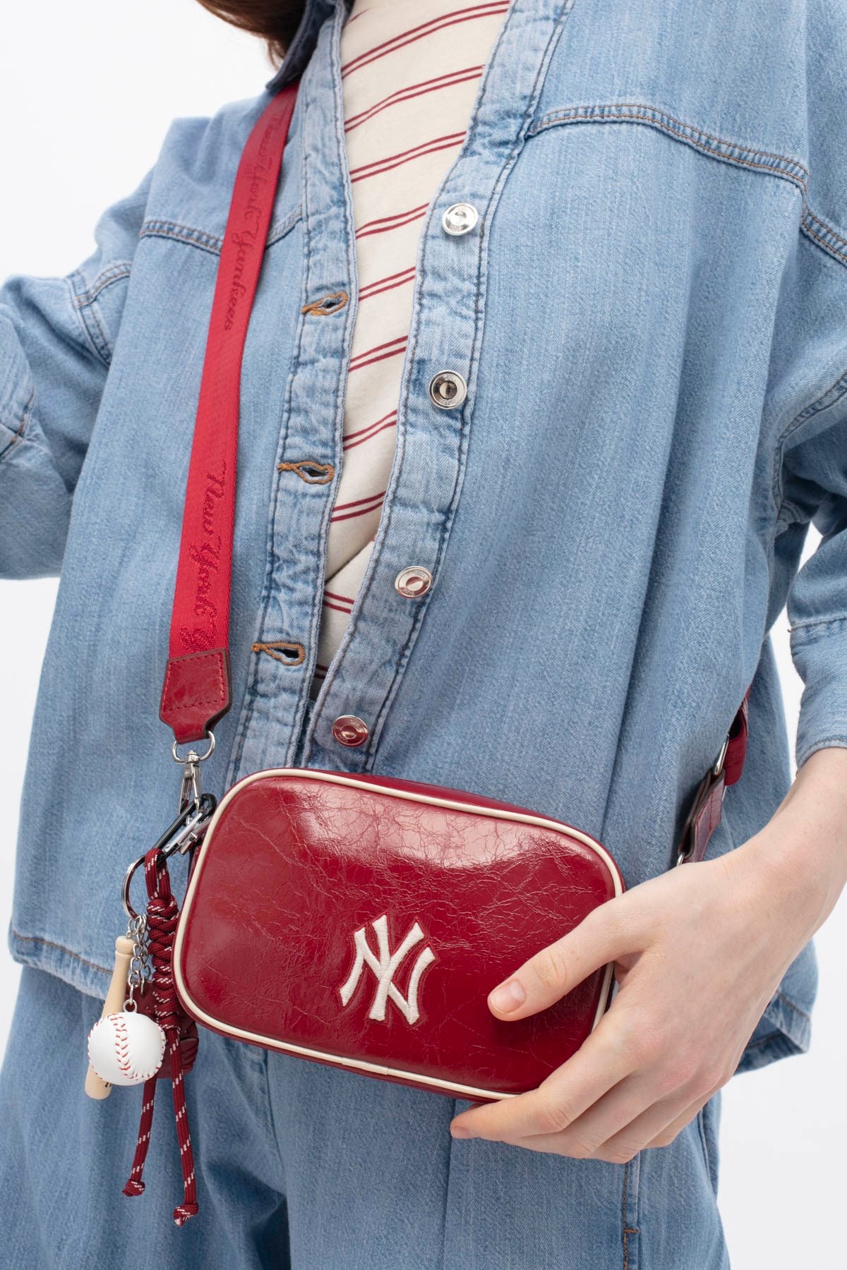 NEW YORK YANKEES KADIN ÇAPRAZ ÇANTA BEYAZ-KIRMIZI