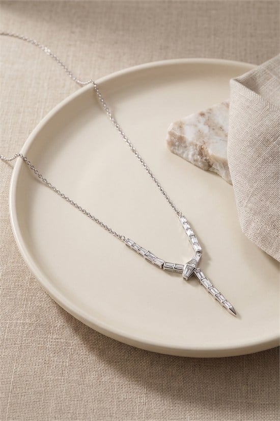 Pirinç Gümüş Renk Zirkon Taşlı Yılan Model Kadın Kolye
