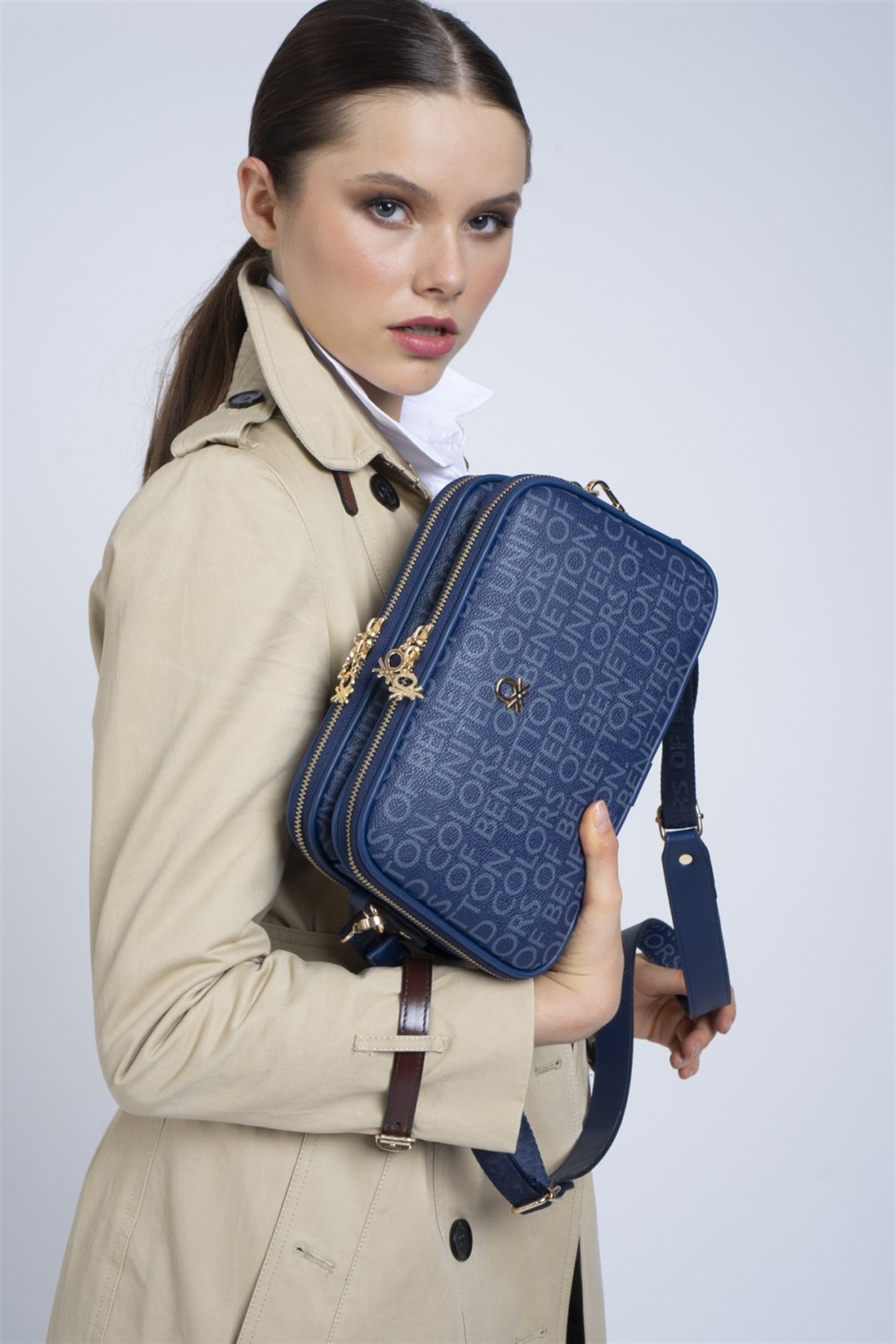 benetton-capraz-canta-bnt-370-lacivert-c4-4cf.jpg