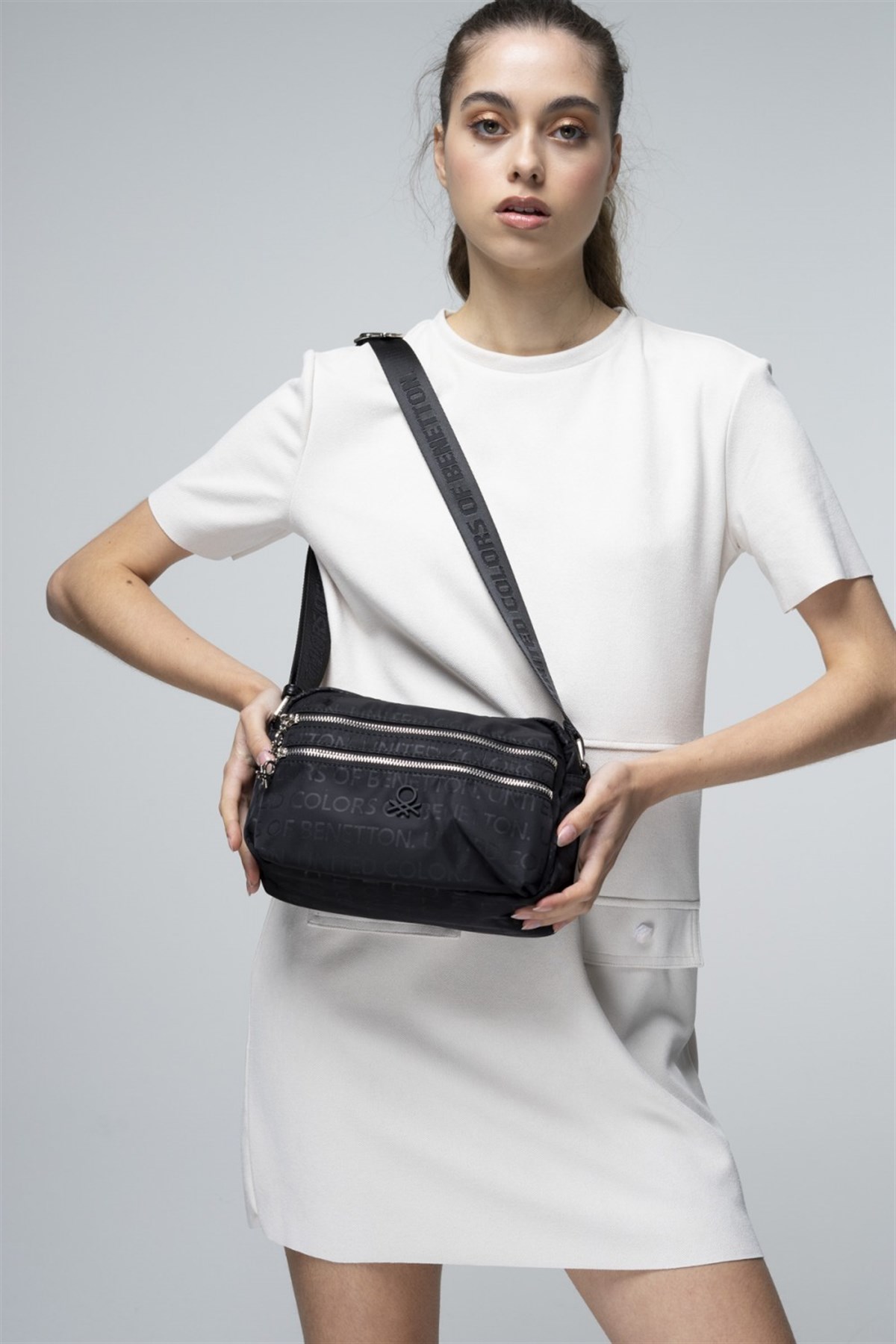 benetton-capraz-canta-bnt-722-siyah-480b-b.jpg