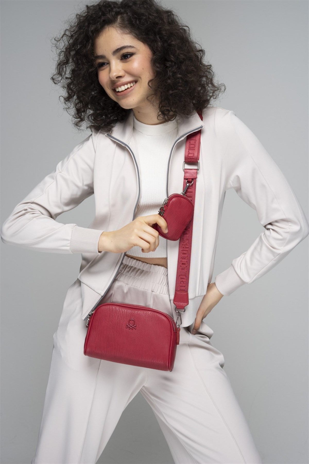 benetton-capraz-canta-bnt-728-kirmizi-fe3240.jpg
