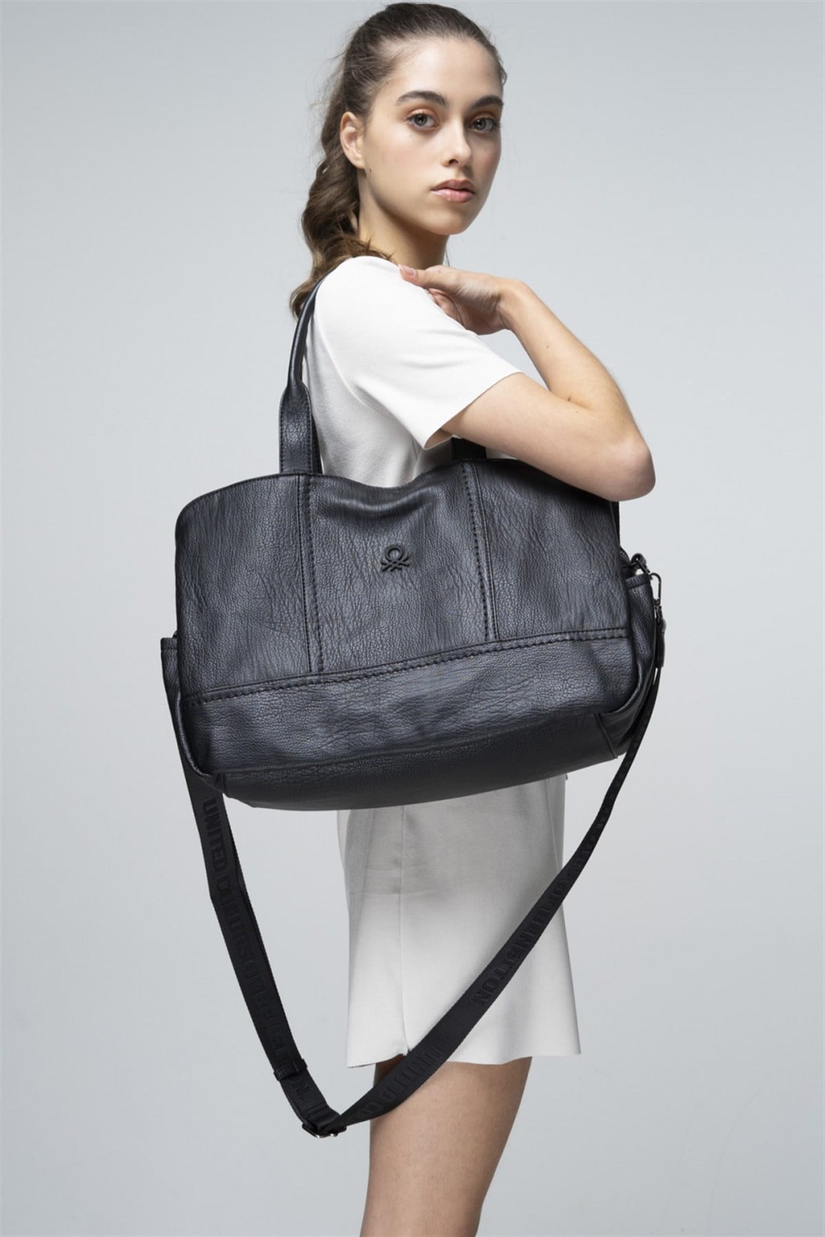 benetton-omuz-cantasi-bnt-704-siyah-c-c952.jpg