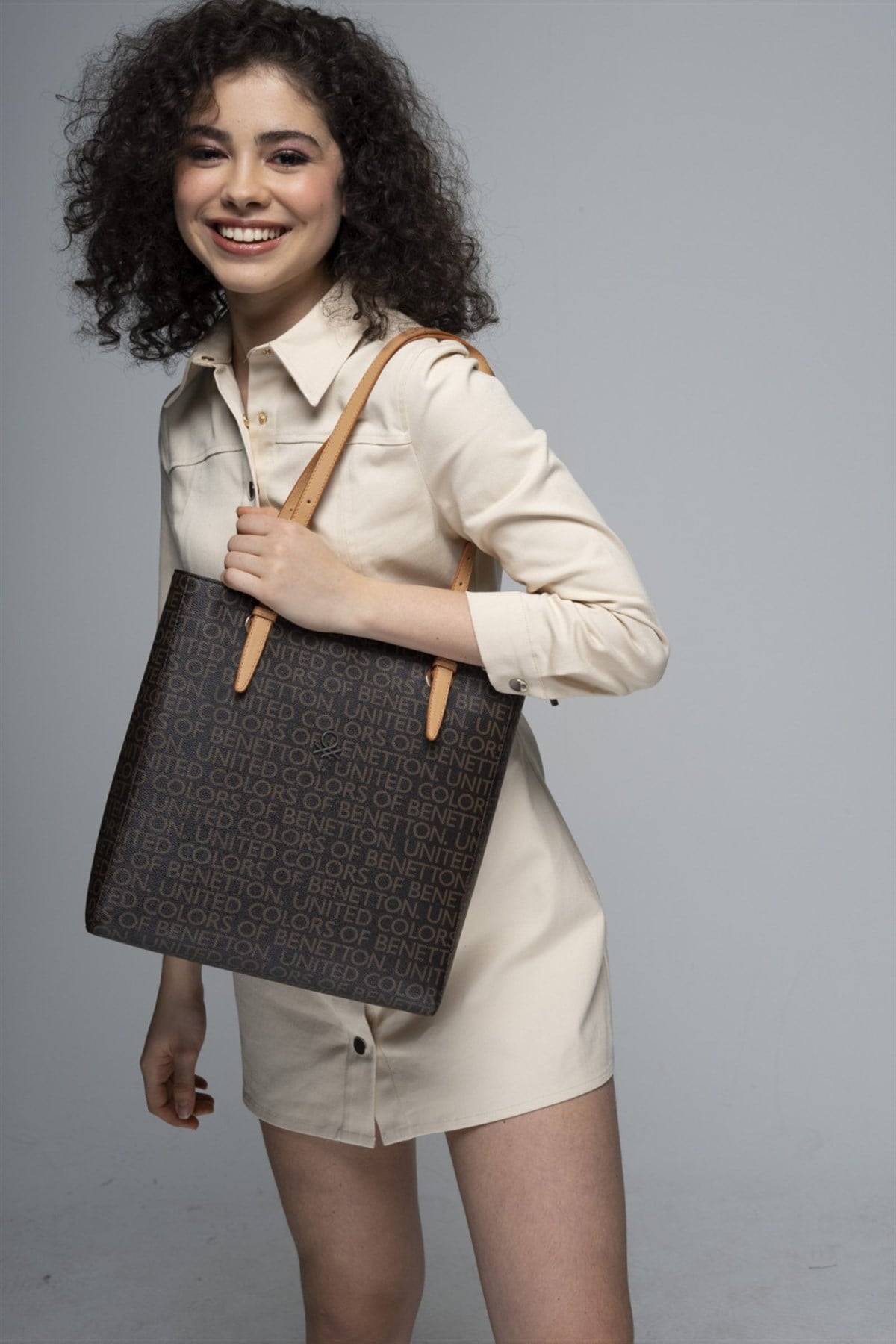 benetton-omuz-cantasi-bnt-781-kahve-ca-4103a0.jpg