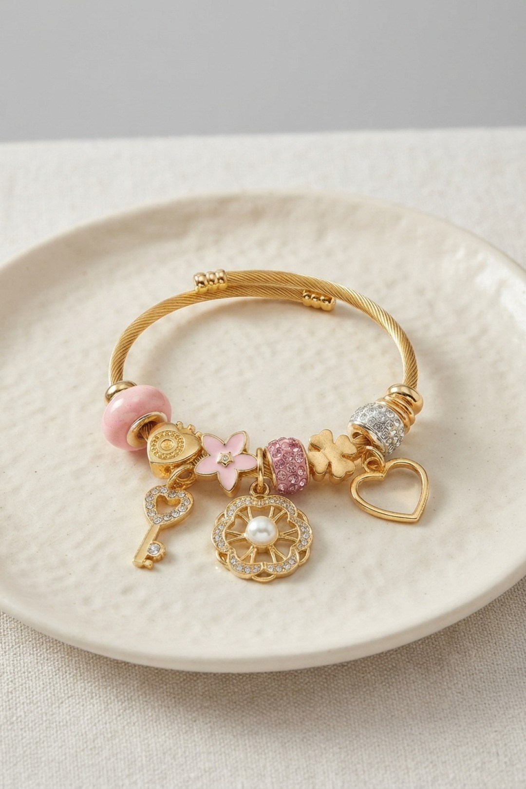Pembe Charmlı Model Kadın Bileklik