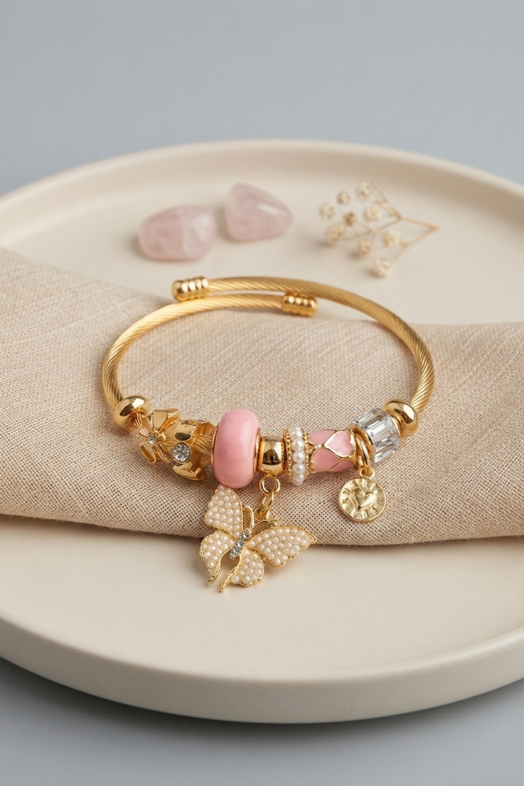 Pembe Kelebek Model Gold Renk Charmlı Bileklik