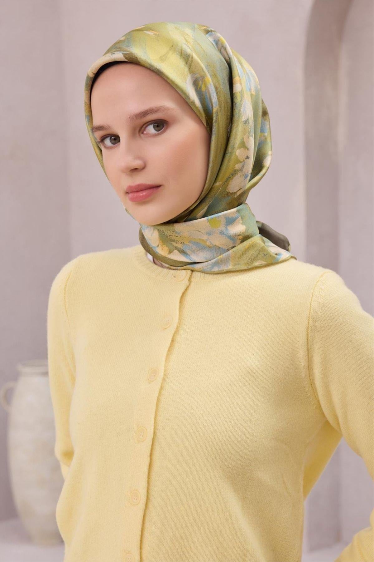 Belli Çiçek Desen İpek Eşarp (Twill) - Haki - 81
