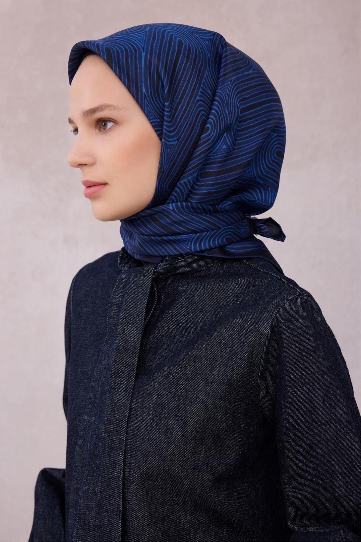 Belli Geometrik Desen İpek Eşarp (Twill) - Lacivert - 53