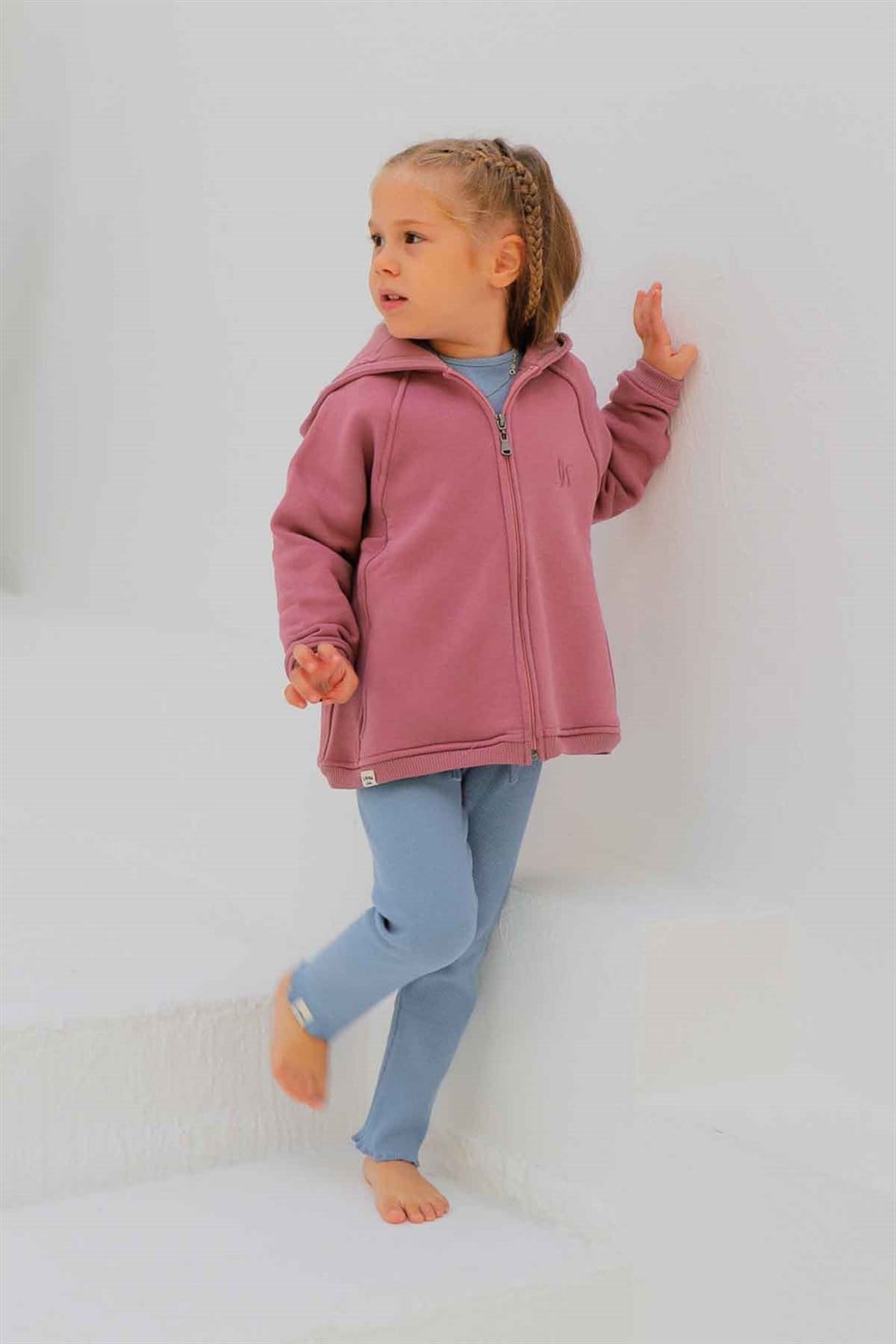Hoodie Kapüşonlu Ve Fermuarlı Sweatshirt.