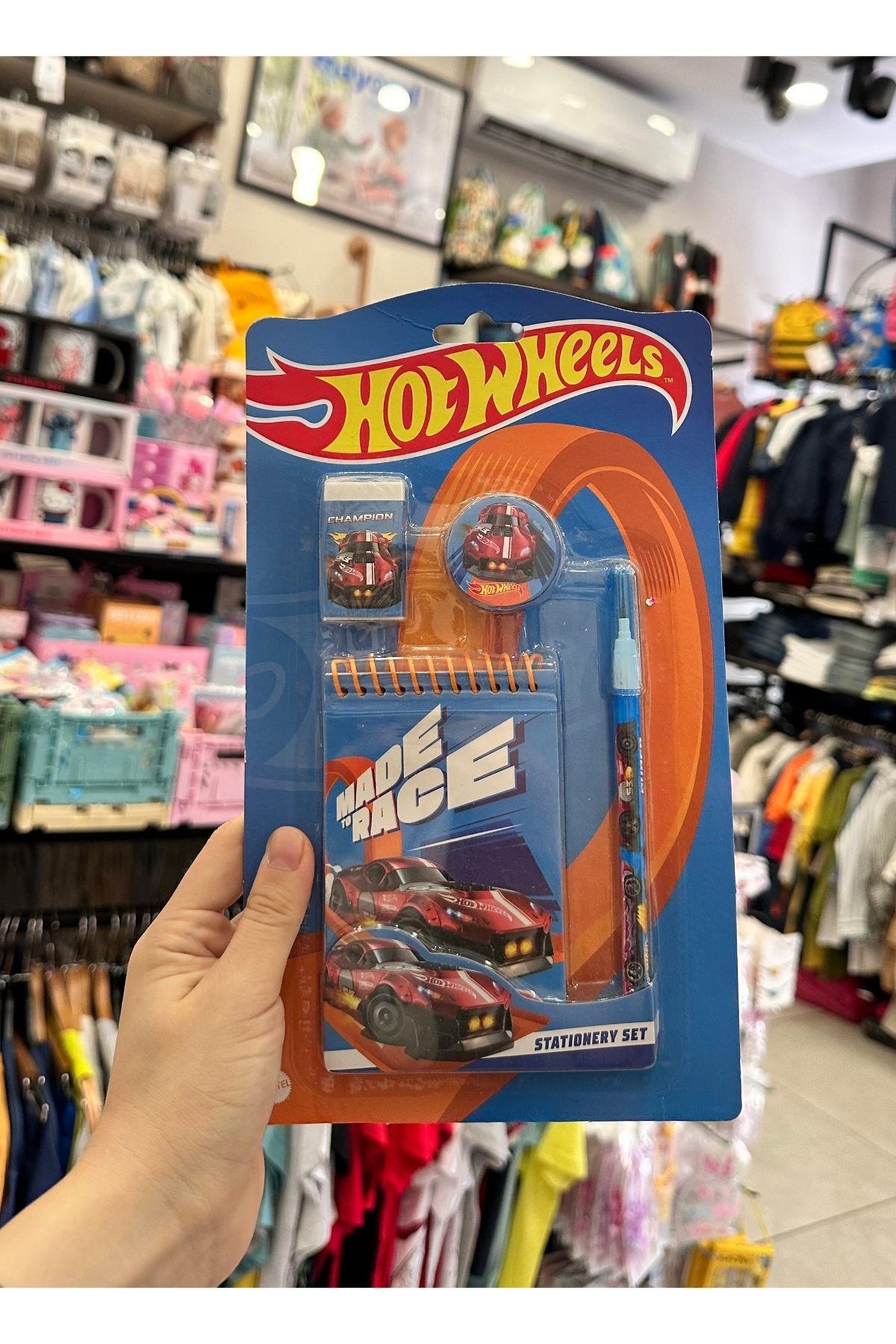 Hot Wheels 4'lü Kırtasiye Seti - Yumurtlayan Kalem & Silgi & Kalemtraş & Not Defteri - Lisanslı